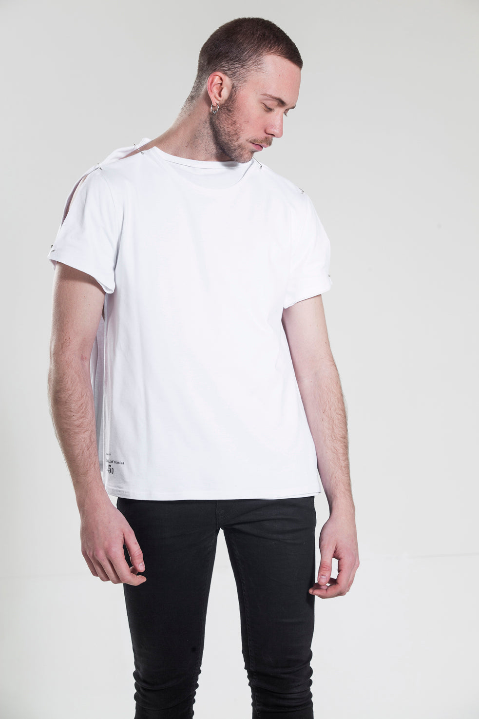 Doubleshirted doppia t-shirt di Sebastian Bieniek